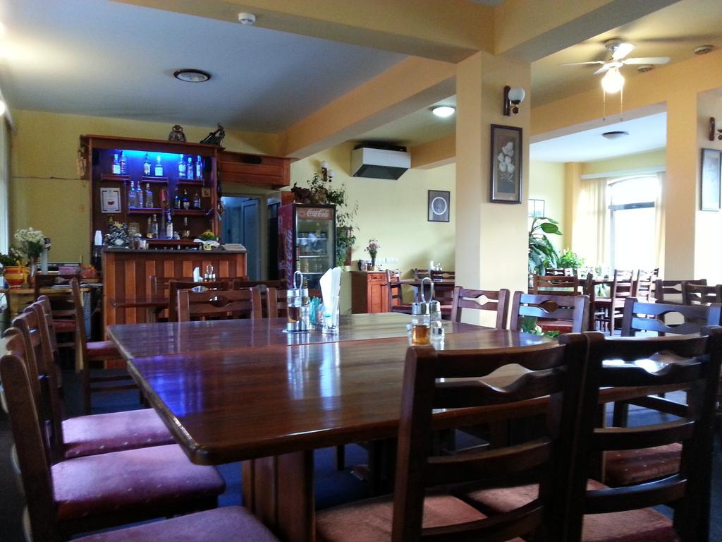 Family Hotel IV Velingrad Buitenkant foto