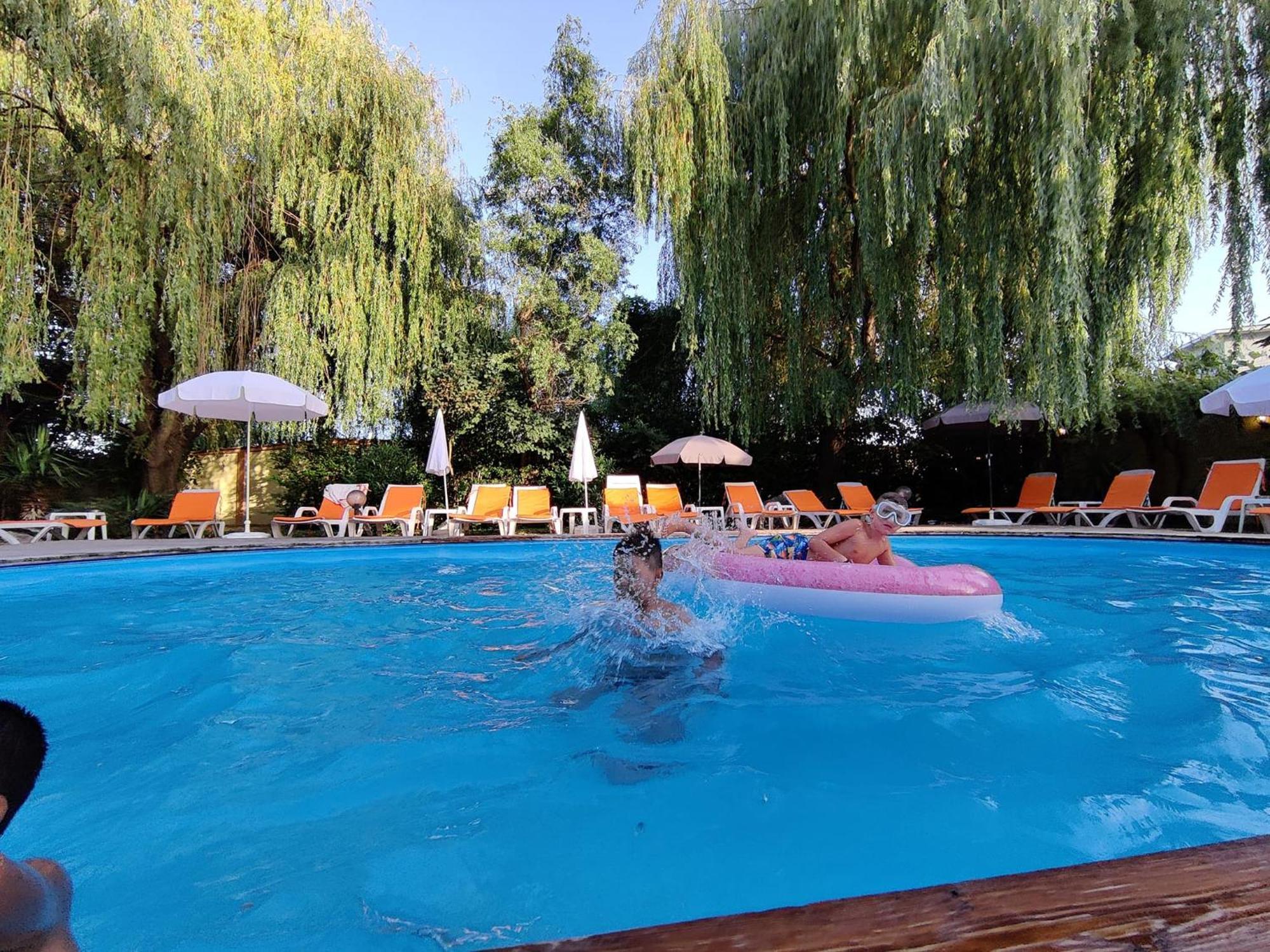 Family Hotel IV Velingrad Buitenkant foto